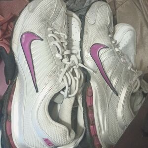 Nike reax shoes